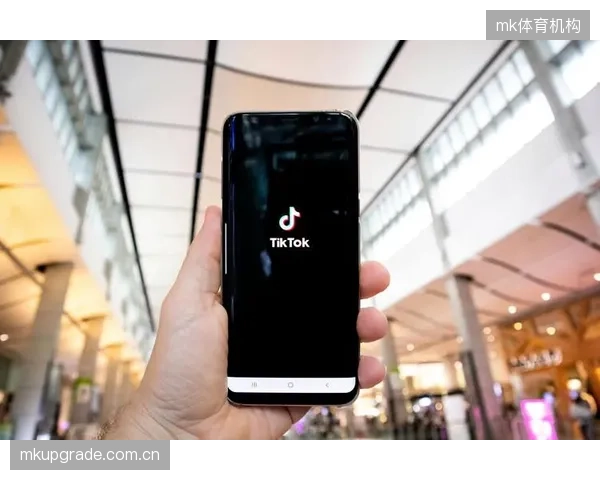 WSCSports的AI工具为欧冠联赛自动生成竖屏短视频，对齐TikTok等社媒平台的分发标准